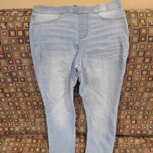 No Boundaries light wash jeggings Stay comfy and stylish skinny fit soft stretch